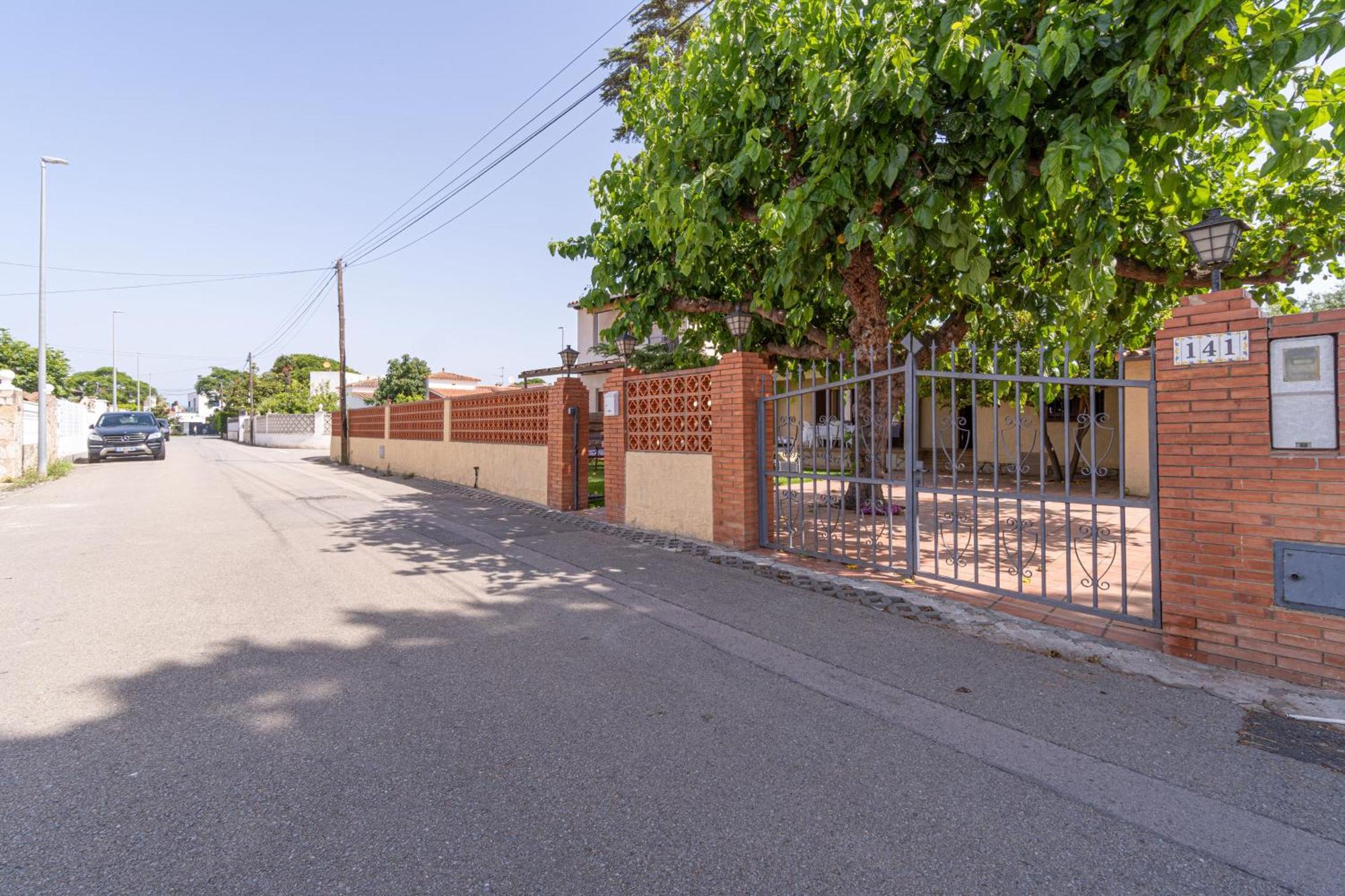 Apart-Rent Casa Con Jardin Pani 0081 Empuriabrava Exterior photo