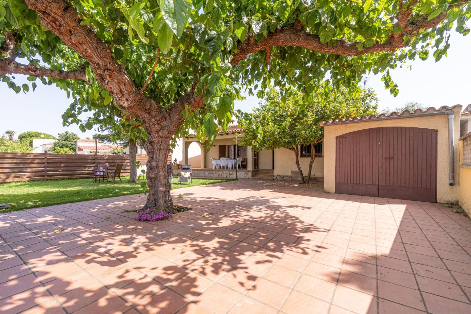 Apart-Rent Casa Con Jardin Pani 0081 Empuriabrava Exterior photo