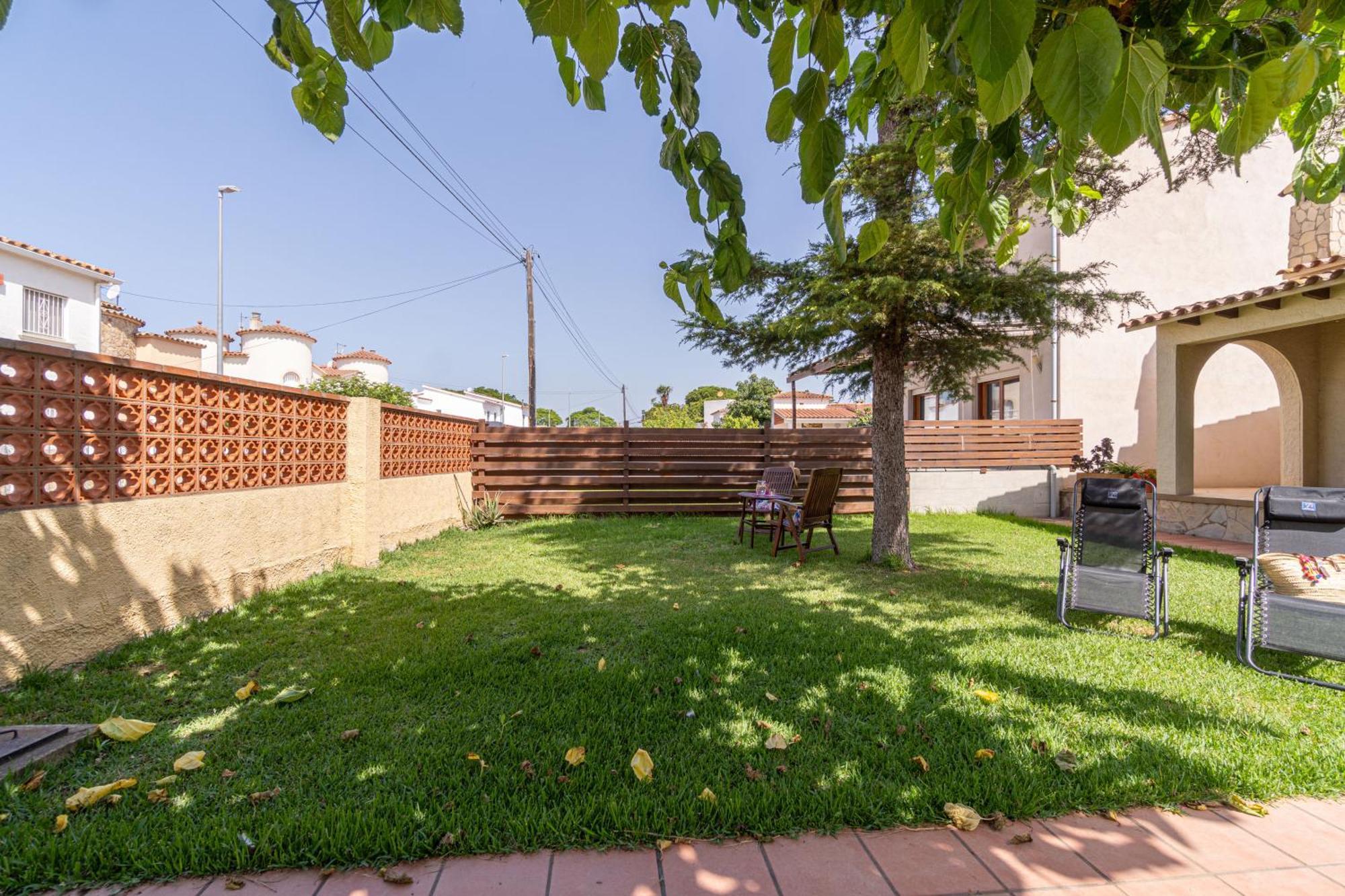 Apart-Rent Casa Con Jardin Pani 0081 Empuriabrava Exterior photo
