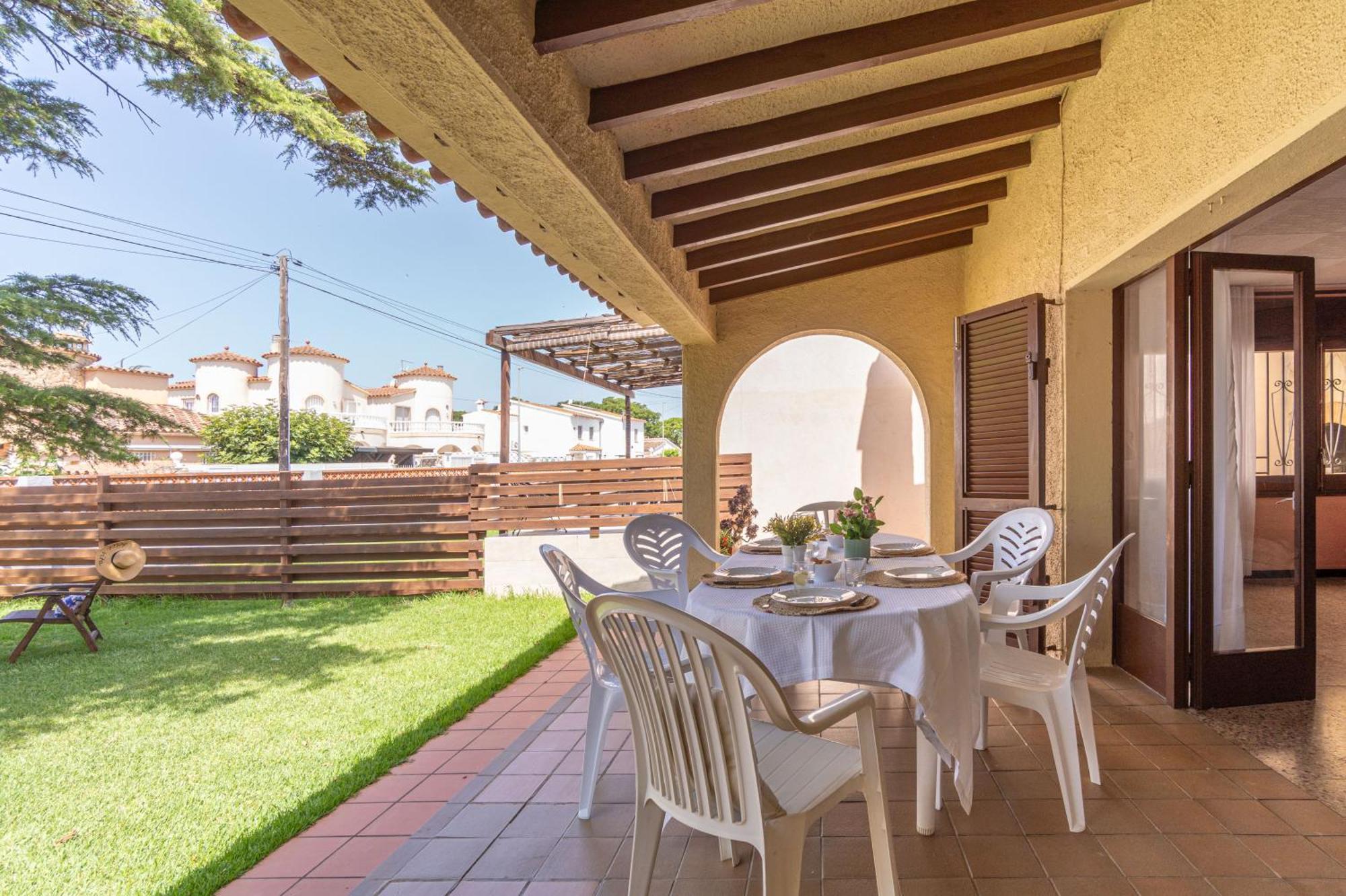 Apart-Rent Casa Con Jardin Pani 0081 Empuriabrava Exterior photo